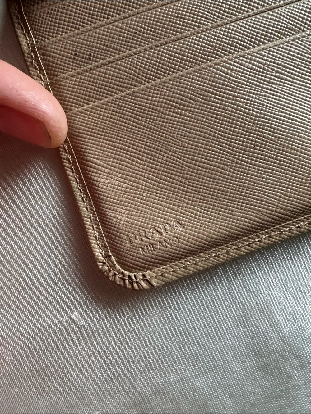 Prada zip around